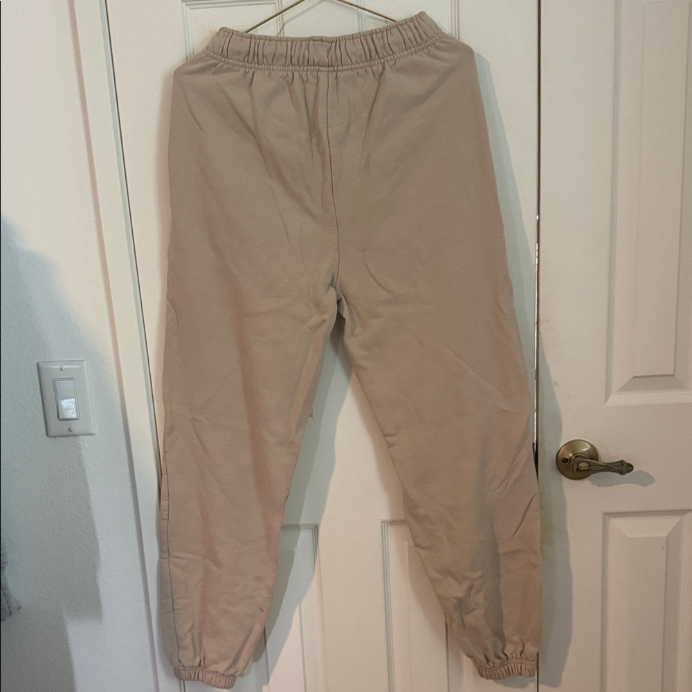 ALO Yoga Men's Camel Joggers - Picture 6 of 6
